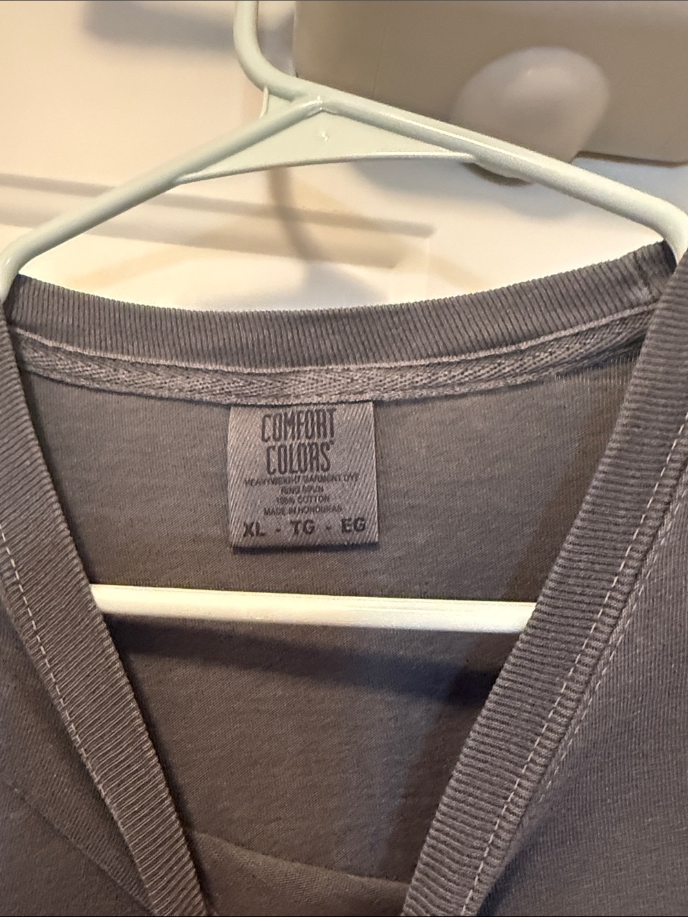 Comfort Colors Women's Dark Gray 'Praise the Lord' Graphic Tee - Picture 2 of 4